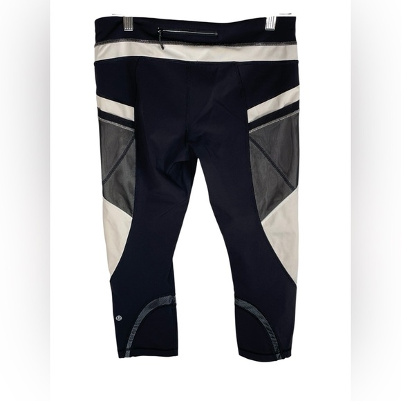 Lululemon Run: Inspire Crop || *All Full-On Luxtreme
Black / White Size 8 - Picture 4 of 15